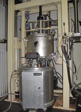 pouring_casting_explosive_press